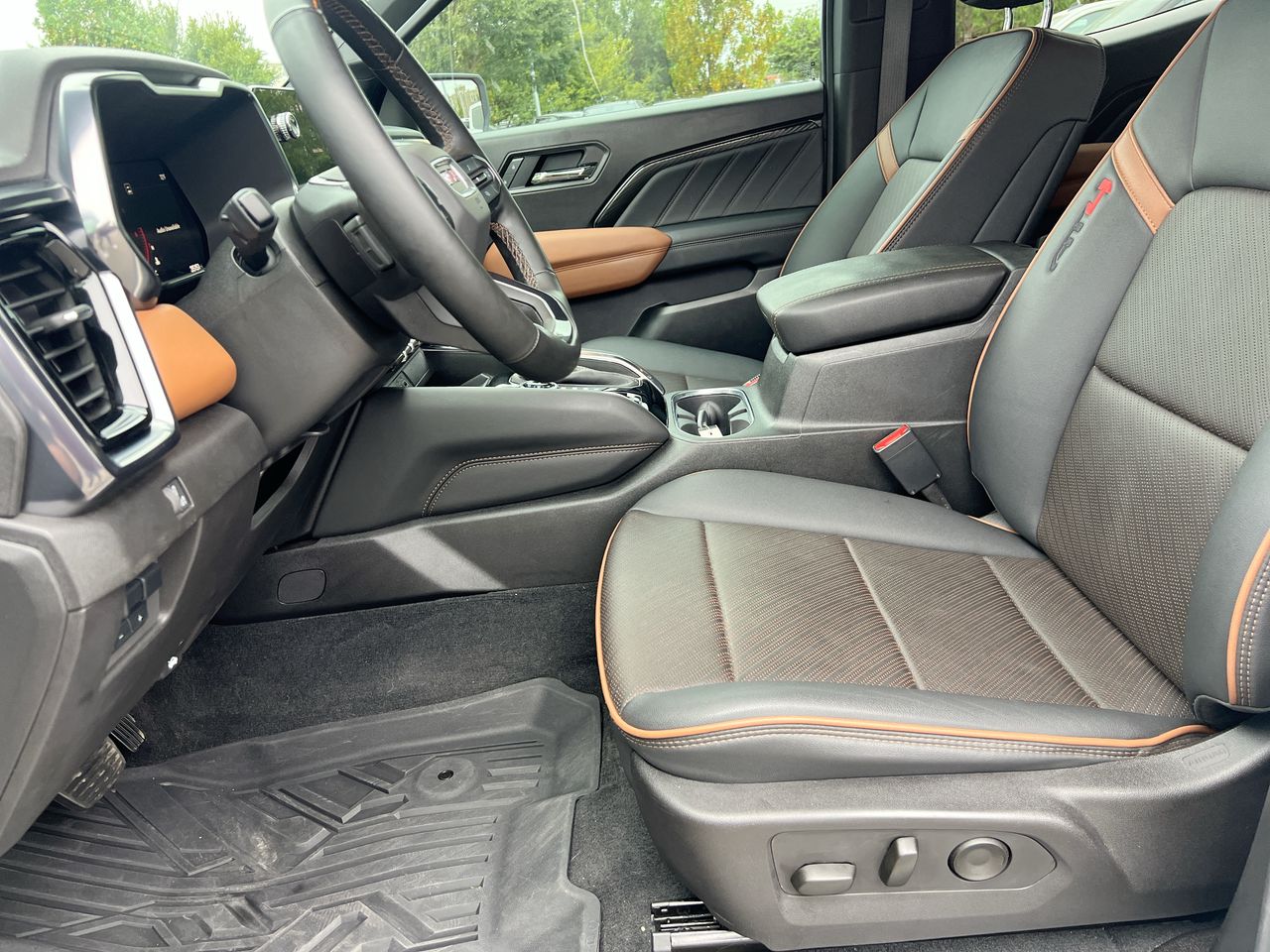 2025 GMC Canyon 4WD AT4