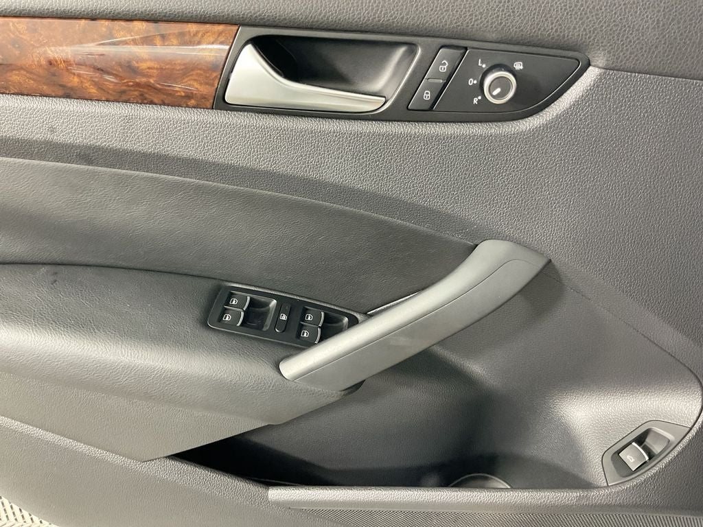 2013 Volkswagen Passat 2.5 SEL Premium