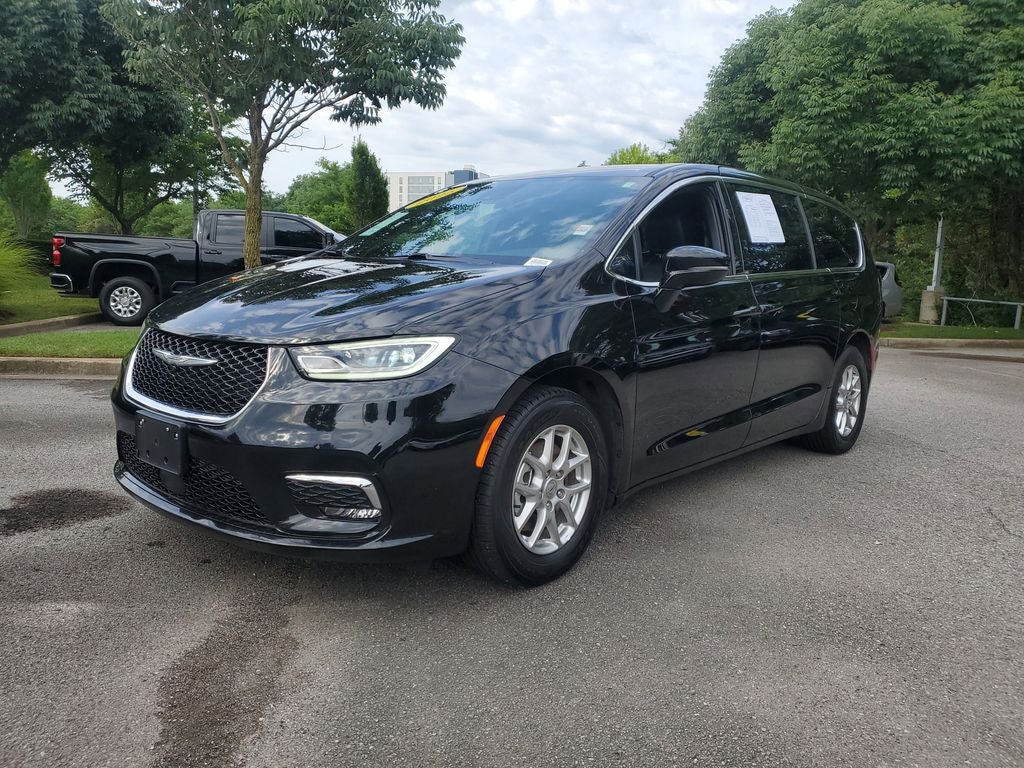 2025 Chrysler Pacifica Select