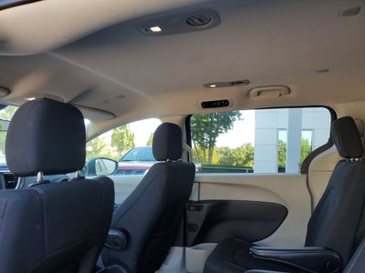 2022 Chrysler Voyager LX