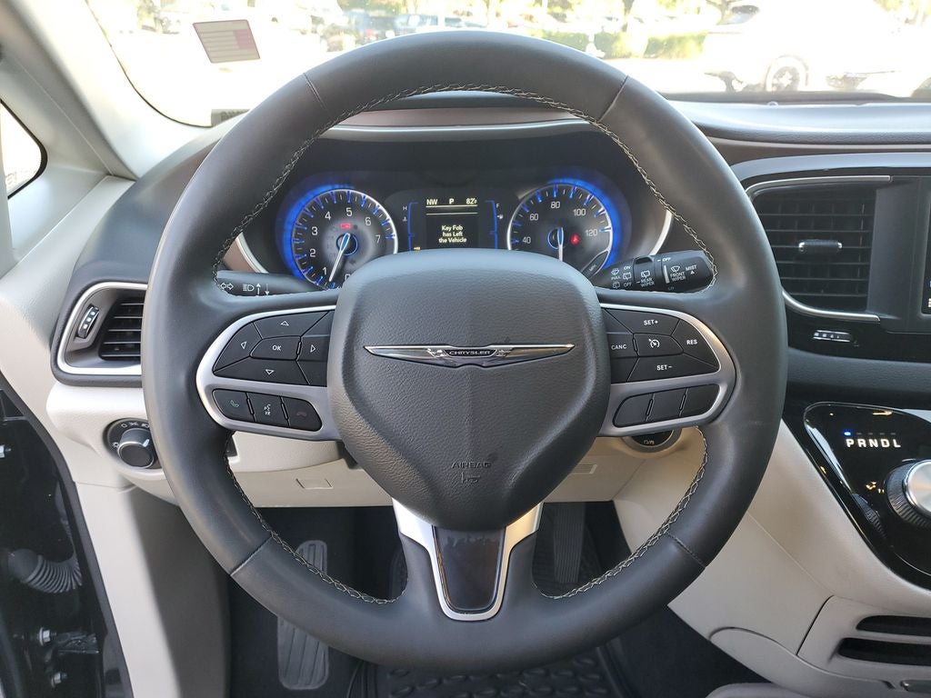 2022 Chrysler Voyager LX