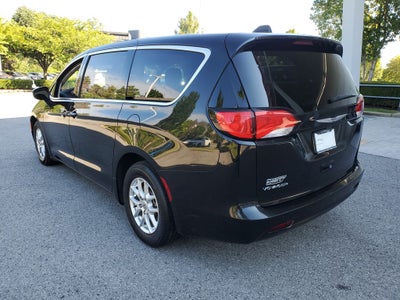 2022 Chrysler Voyager LX
