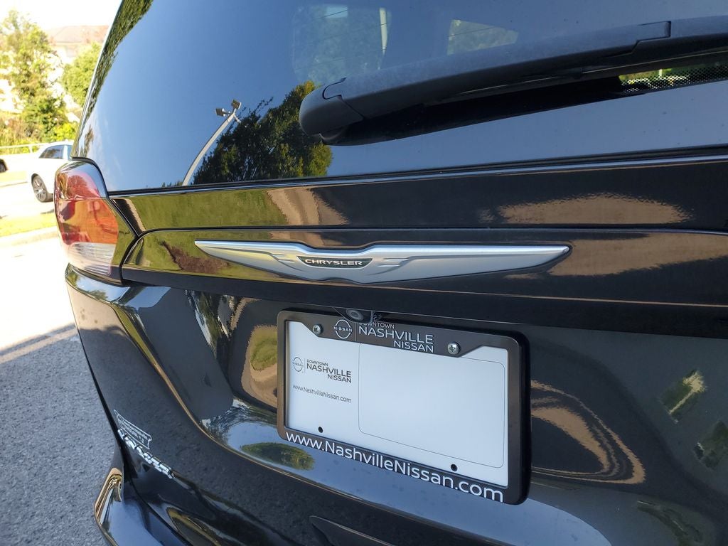 2022 Chrysler Voyager LX