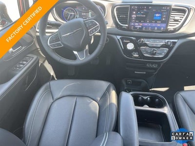 2025 Chrysler Voyager LX