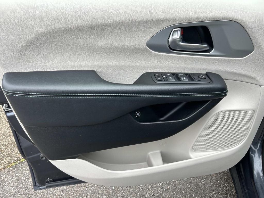 2020 Chrysler Pacifica Hybrid Touring L