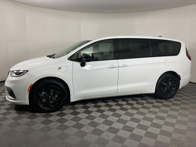 2024 Chrysler Pacifica Hybrid Select