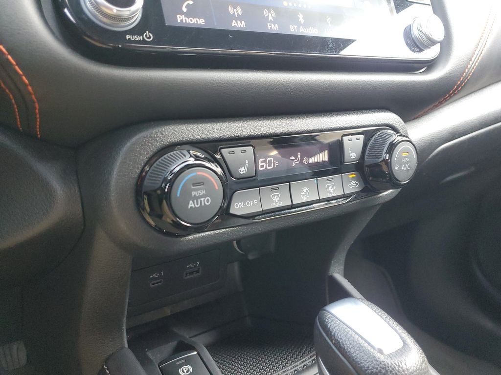 2021 Nissan Kicks SR