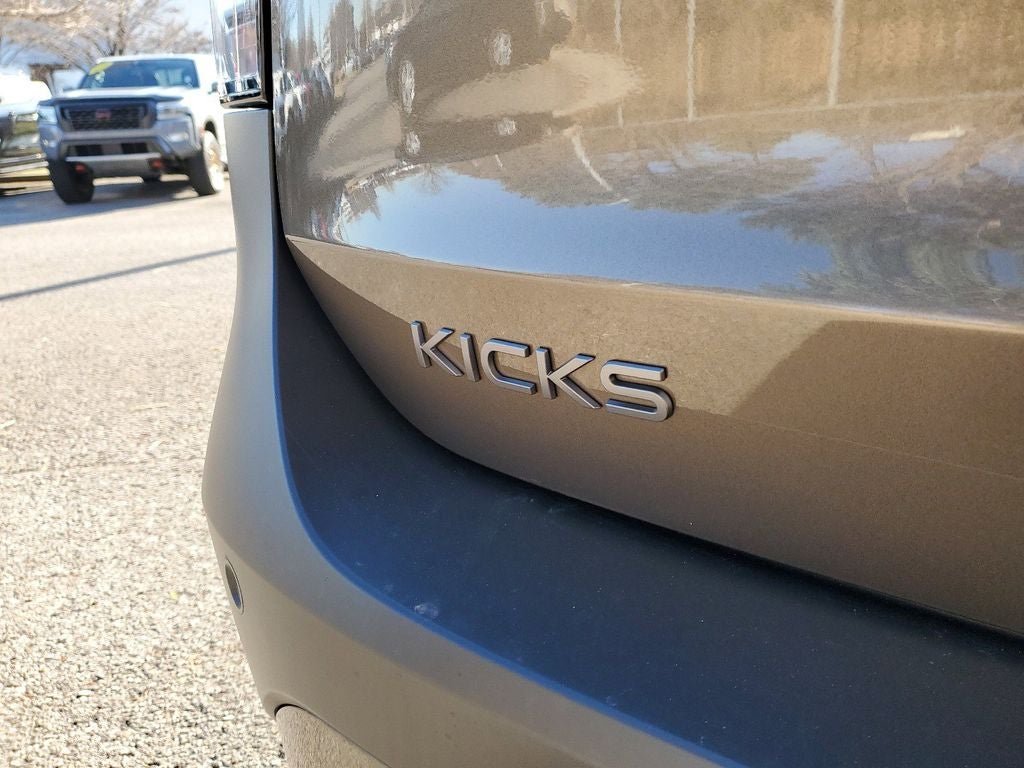 2025 Nissan Kicks SV