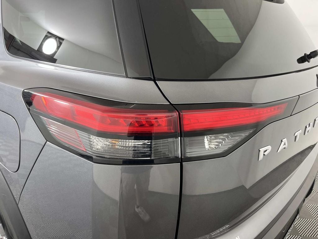 2025 Nissan Pathfinder S