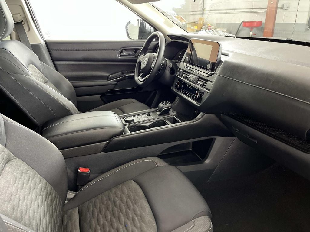 2023 Nissan Pathfinder S