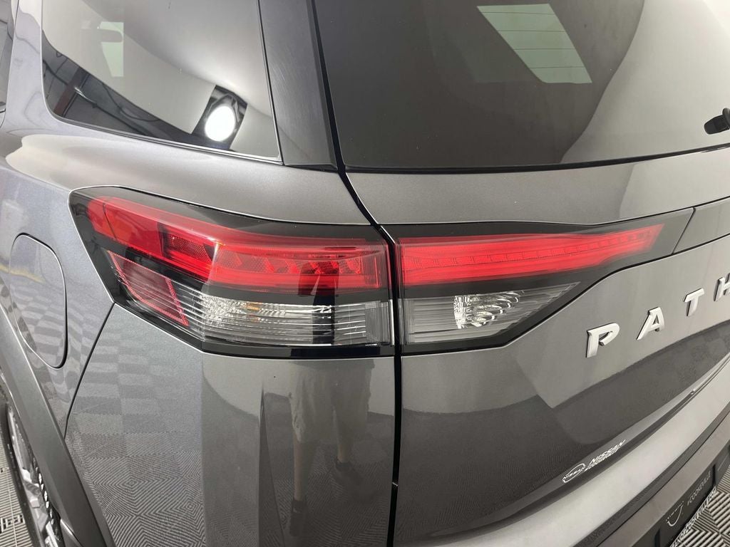 2025 Nissan Pathfinder S