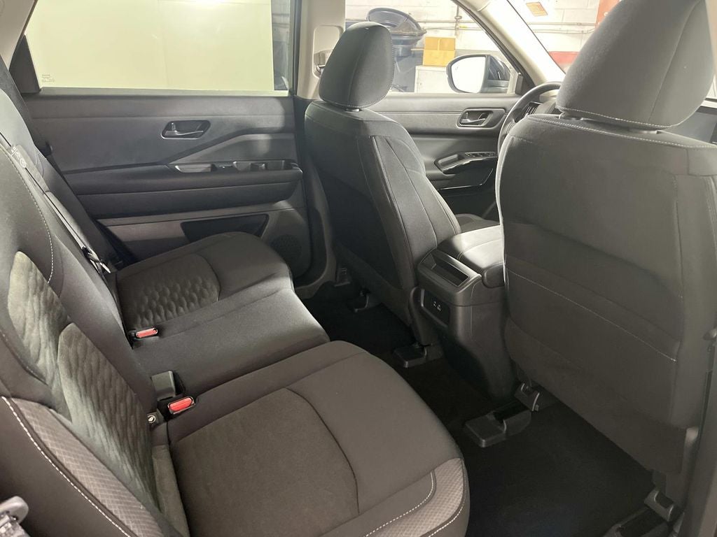 2025 Nissan Pathfinder S