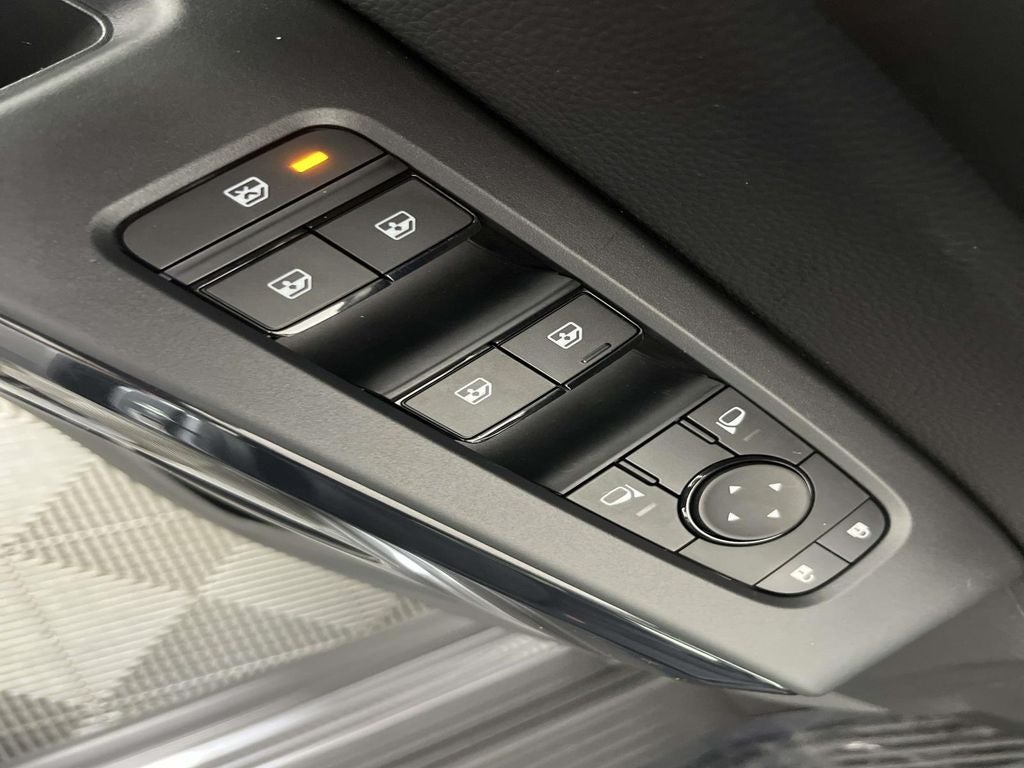 2025 Nissan Pathfinder S