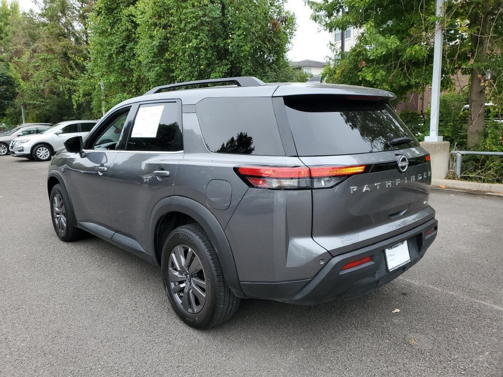 2025 Nissan Pathfinder SV