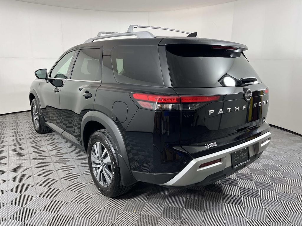 2025 Nissan Pathfinder SL