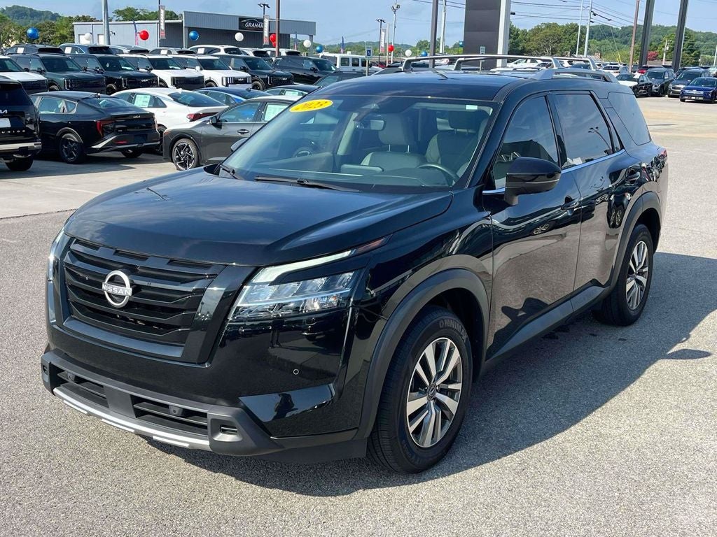 2023 Nissan Pathfinder SL