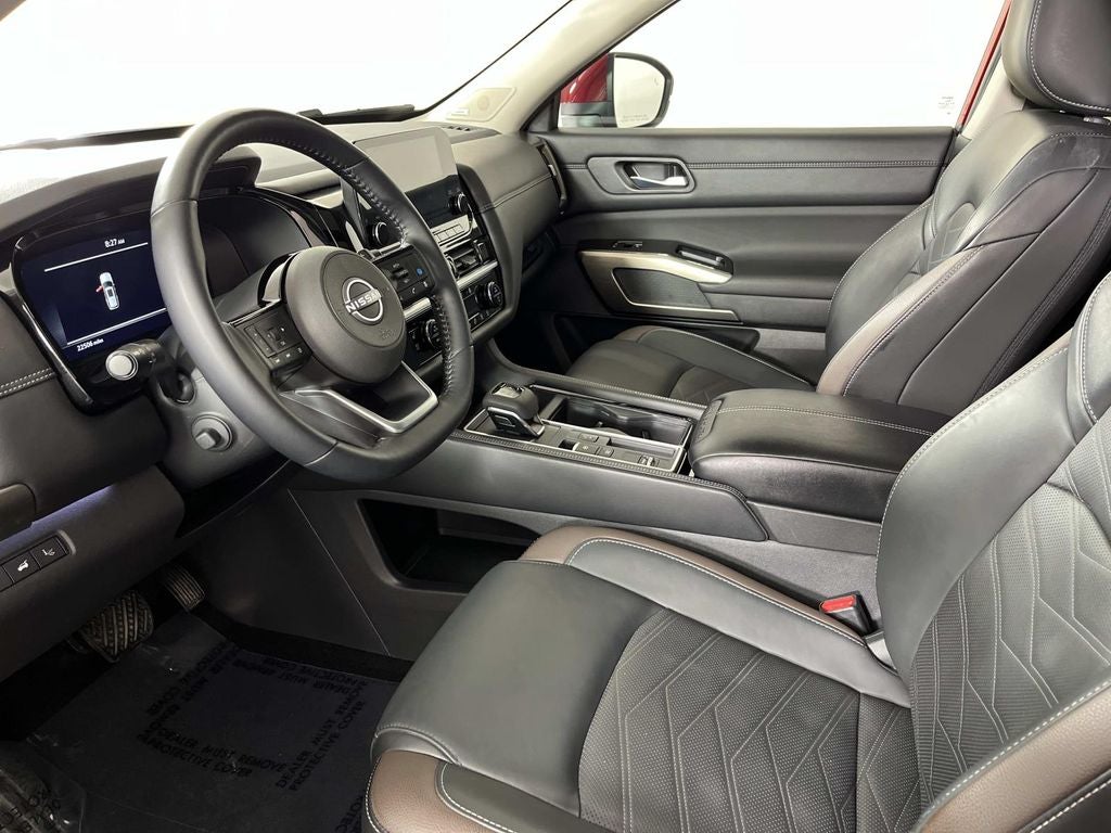 2025 Nissan Pathfinder Platinum