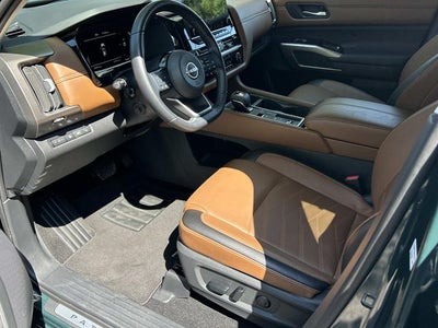 2025 Nissan Pathfinder Platinum