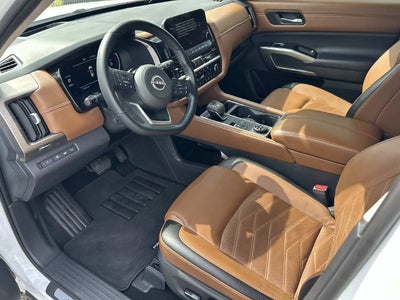 2025 Nissan Pathfinder Platinum