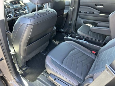 2024 Nissan Pathfinder Platinum