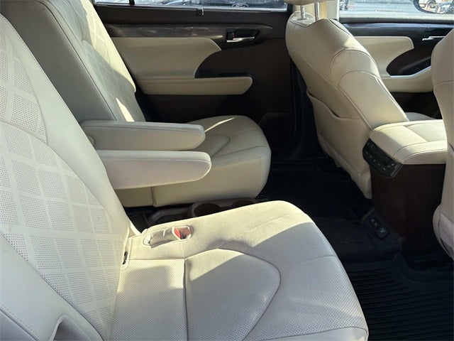 2020 Toyota Highlander Hybrid Platinum