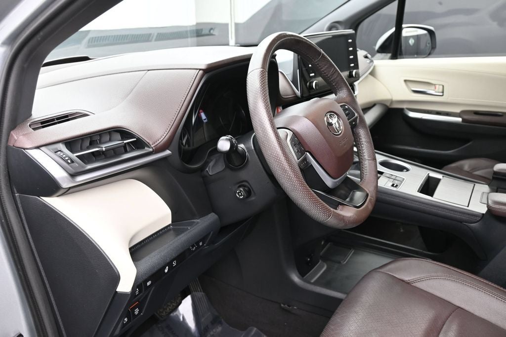 2021 Toyota Sienna Platinum 7 Passenger