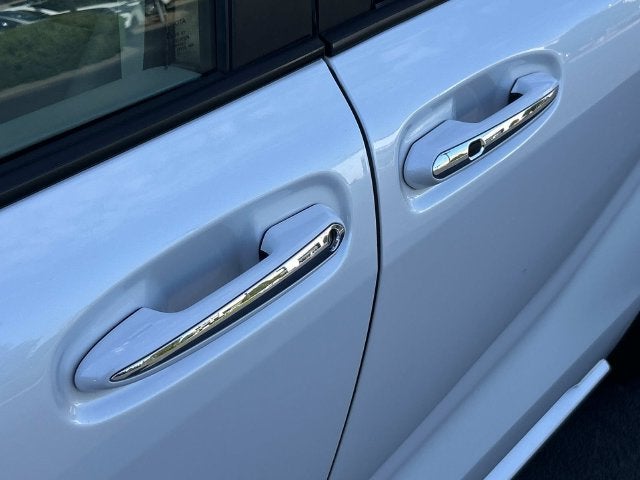 2022 Toyota Sienna XLE 8 Passenger