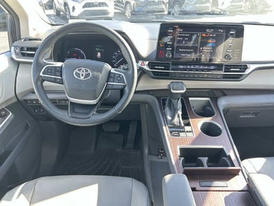 2022 Toyota Sienna XLE 8 Passenger