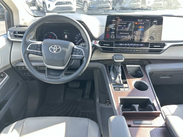 2022 Toyota Sienna XLE 8 Passenger