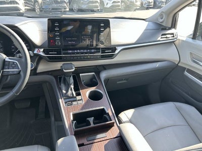 2022 Toyota Sienna XLE 8 Passenger