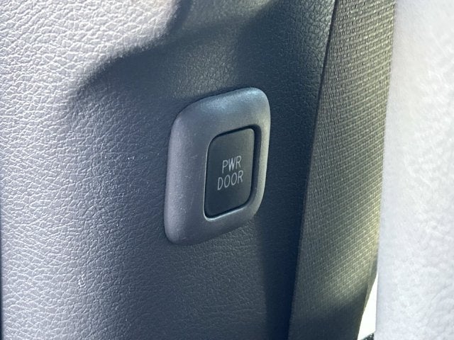2022 Toyota Sienna XLE 8 Passenger