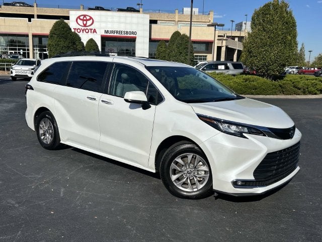 2022 Toyota Sienna XLE 8 Passenger