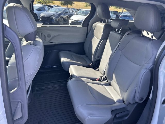2022 Toyota Sienna XLE 8 Passenger