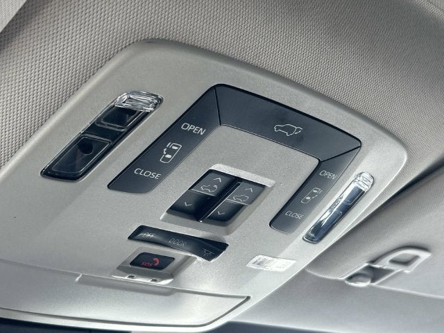 2022 Toyota Sienna XLE 8 Passenger