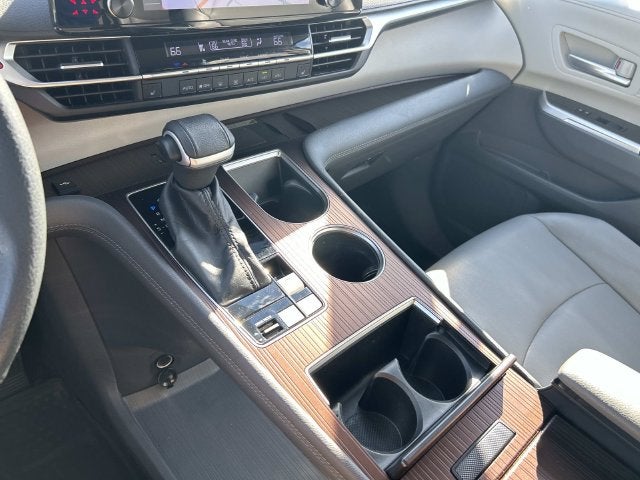 2022 Toyota Sienna XLE 8 Passenger