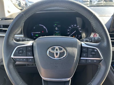 2022 Toyota Sienna XLE 8 Passenger