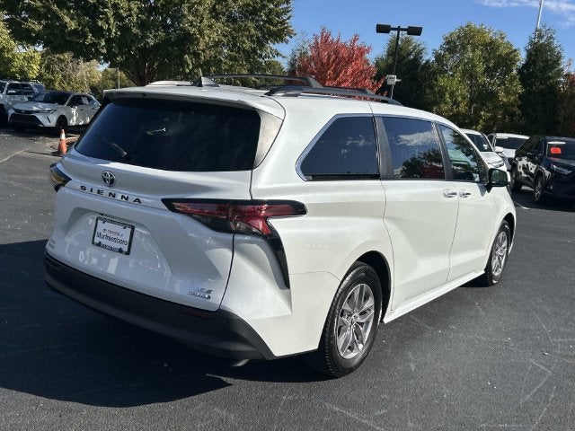 2022 Toyota Sienna XLE 8 Passenger