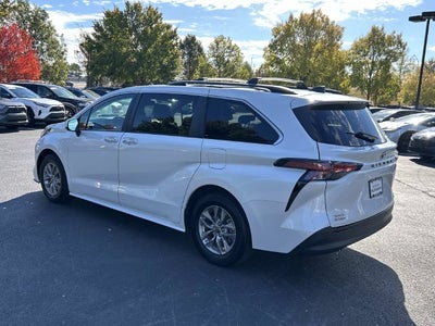 2022 Toyota Sienna XLE 8 Passenger