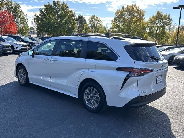 2022 Toyota Sienna XLE 8 Passenger