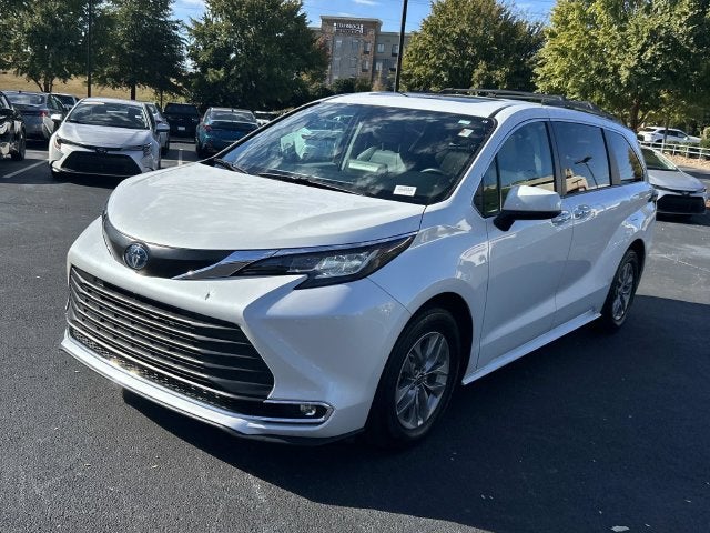 2022 Toyota Sienna XLE 8 Passenger