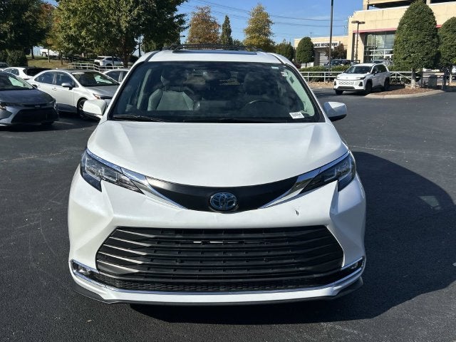 2022 Toyota Sienna XLE 8 Passenger
