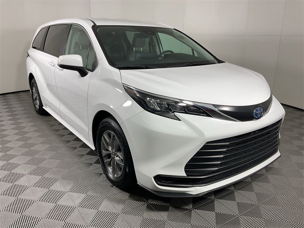 2024 Toyota Sienna LE 8 Passenger