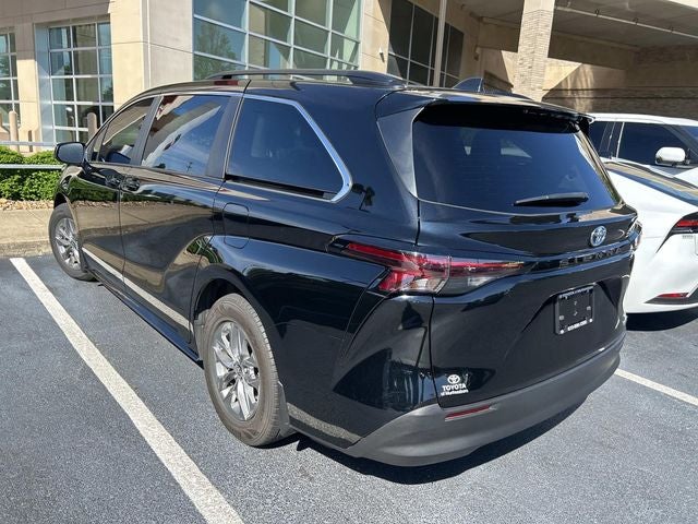 2024 Toyota Sienna LE 8 Passenger