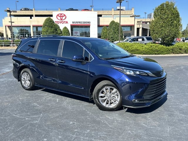 2025 Toyota Sienna XLE 8 Passenger
