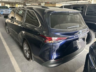 2025 Toyota Sienna XLE 8 Passenger