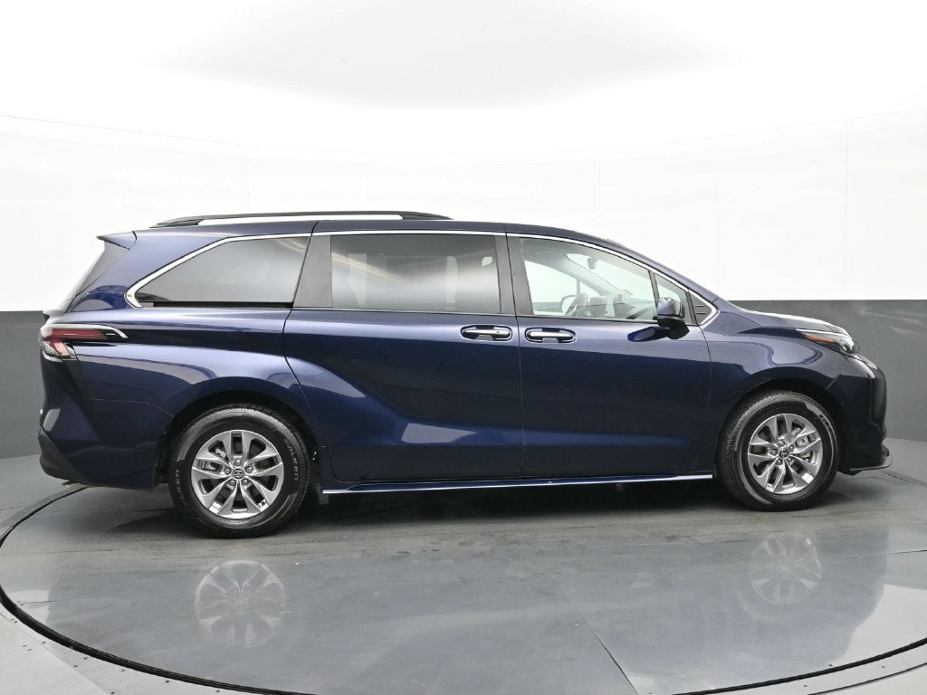 2026 Toyota Sienna XLE 8 Passenger