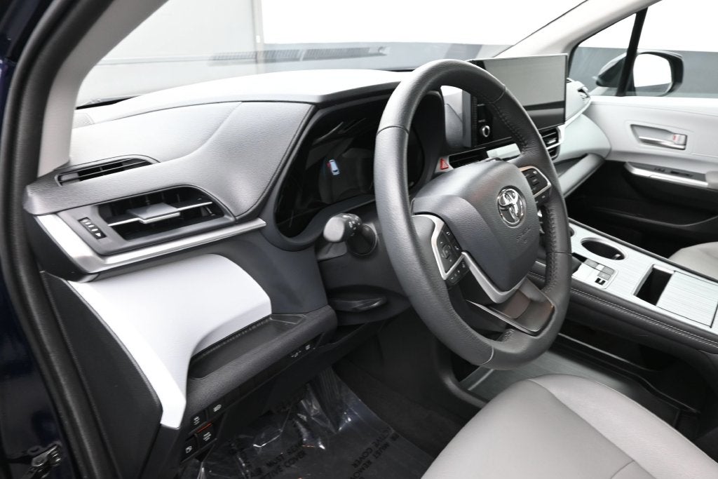 2026 Toyota Sienna XLE 8 Passenger