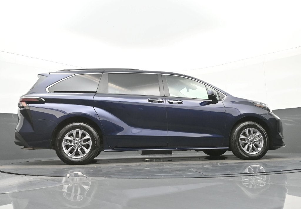 2026 Toyota Sienna XLE 8 Passenger