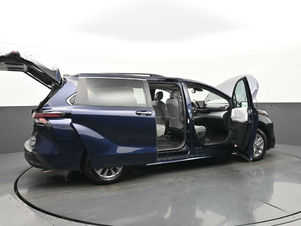 2026 Toyota Sienna XLE 8 Passenger