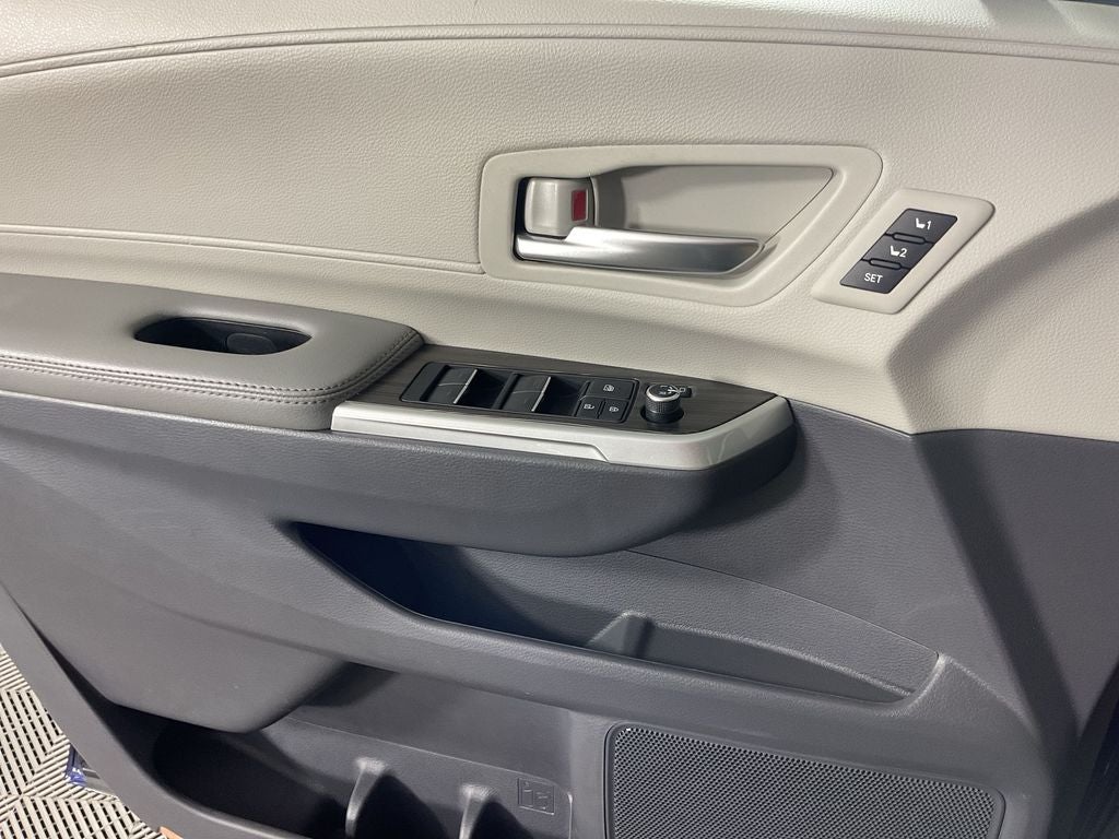 2023 Toyota Sienna Limited 7 Passenger